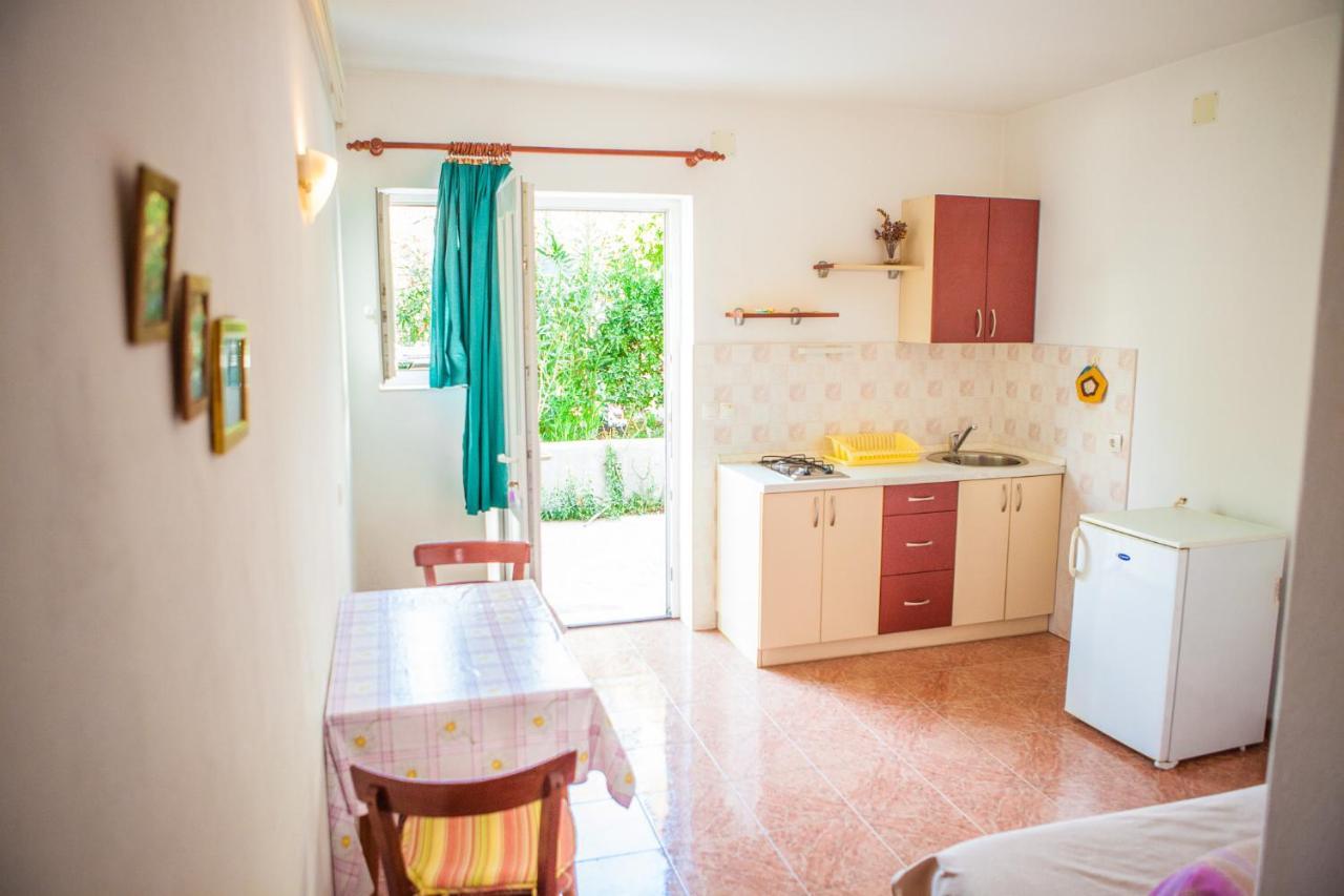 Apartments Alma Novalja Ngoại thất bức ảnh
