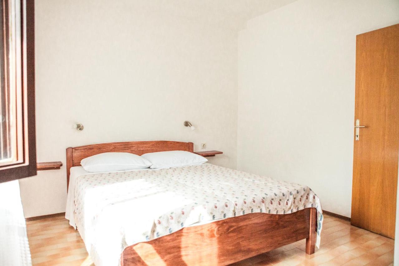 Apartments Alma Novalja Ngoại thất bức ảnh